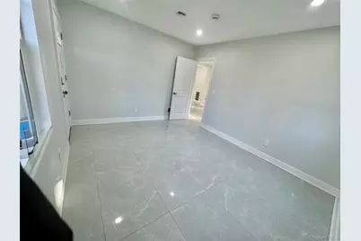 32 Berkshire Road, Great Neck, NY 11023 - Photo 15