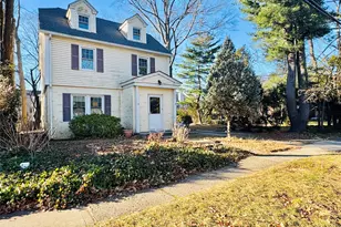 32 Berkshire Rd, Great Neck, NY 11023 - Photo 13