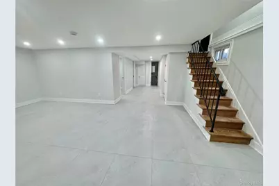 32 Berkshire Road, Great Neck, NY 11023 - Photo 9