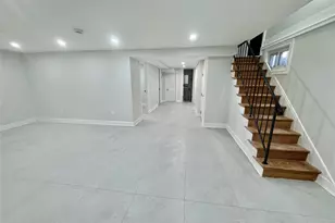 32 Berkshire Rd, Great Neck, NY 11023 - Photo 9