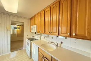 1801 Holly Walk, Poughkeepsie, NY 12603 - Photo 11