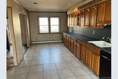 981 Connetquot Avenue, Central Islip, NY 11722 - Photo 5