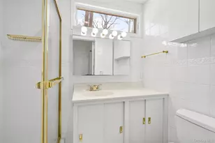 25 Woodhollow Ln, New Rochelle, NY 10804 - Photo 15