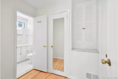 25 Wood Hollow Lane, New Rochelle, NY 10804 - Photo 13