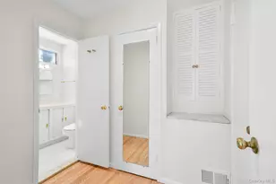 25 Woodhollow Ln, New Rochelle, NY 10804 - Photo 13