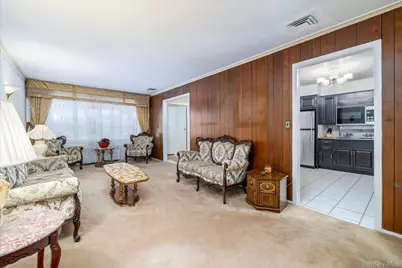 2934 Kinloch Road, Wantagh, NY 11793 - Photo 5