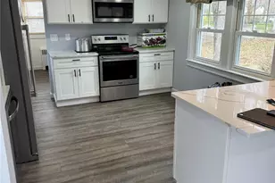 4 Oak Ln, Coram, NY 11727 - Photo 3