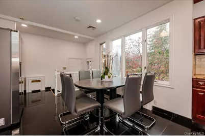 18 Locust Drive, Great Neck, NY 11021 - Photo 11