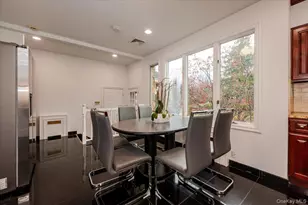 18 Locust Dr, Great Neck, NY 11021 - Photo 11