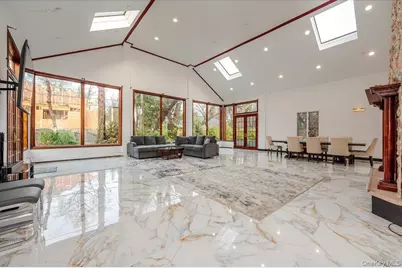 18 Locust Drive, Great Neck, NY 11021 - Photo 3