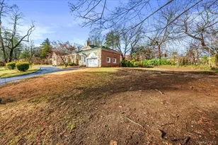 18 Locust Dr, Great Neck, NY 11021 - Photo 29