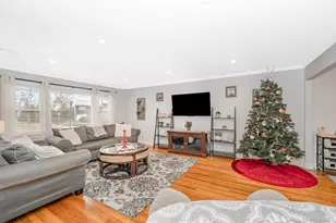 3738 Regent Ln, Wantagh, NY 11793 - Photo 3