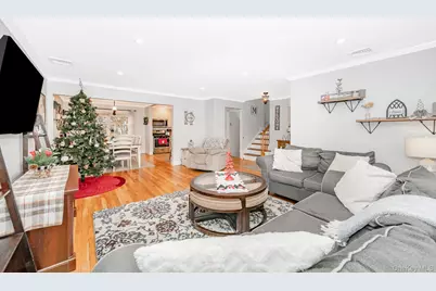 3738 Regent Lane, Wantagh, NY 11793 - Photo 5