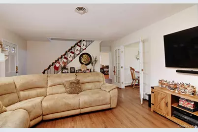 5 Wintergreen Drive, Coram, NY 11727 - Photo 11