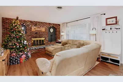 5 Wintergreen Drive, Coram, NY 11727 - Photo 9