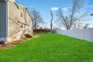 52 Manhasset Dr, Mastic Beach, NY 11951 - Photo 9