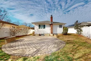 8 Pleasant Ave, Farmingdale, NY 11735 - Photo 19