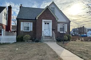 1041 Mosefan St, Franklin Square, NY 11010 - Photo 3