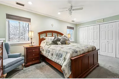 2 W Pond Court, Smithtown, NY 11787 - Photo 15