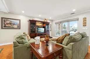 2 W Pond Ct, Smithtown, NY 11787 - Photo 7