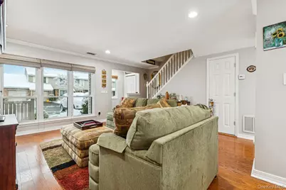 2 W Pond Court, Smithtown, NY 11787 - Photo 5