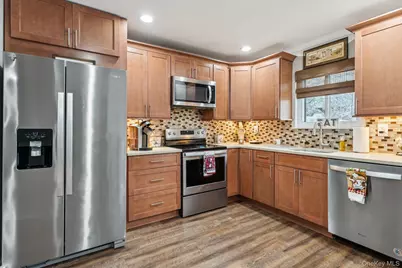 2 W Pond Court, Smithtown, NY 11787 - Photo 13