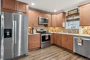 2 W Pond Ct, Smithtown, NY 11787 - Photo 13