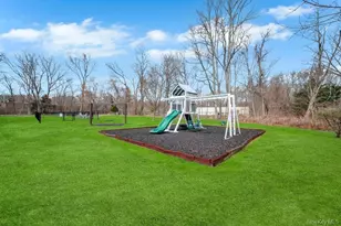 2 W Pond Ct, Smithtown, NY 11787 - Photo 31