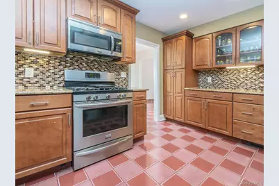 2 Stonytown Road, Manhasset, NY 11030 - Photo 11