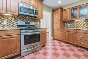 2 Stonytown Rd, Manhasset, NY 11030 - Photo 11