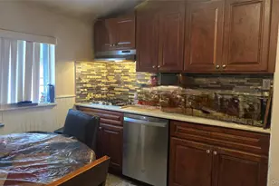 161 Wurz St, Brentwood, NY 11717 - Photo 3