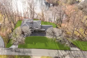 22 Lake Rd, Great Neck, NY 11020 - Photo 35