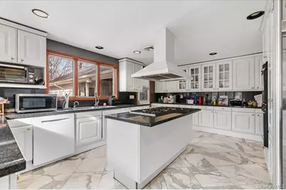 22 Lake Road, Great Neck, NY 11020 - Photo 15