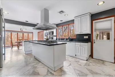 22 Lake Road, Great Neck, NY 11020 - Photo 11