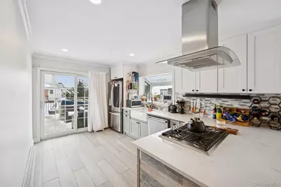 1038 Traymore Boulevard, Island Park, NY 11558 - Photo 9