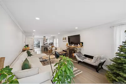 1038 Traymore Boulevard, Island Park, NY 11558 - Photo 5