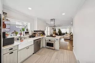 1038 Traymore Blvd, Island Park, NY 11558 - Photo 11