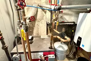 31-26 Buell St, East Elmhurst, NY 11369 - Photo 27