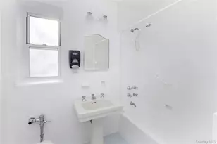 474 W 238th St, Bronx, NY 10463 - Photo 15