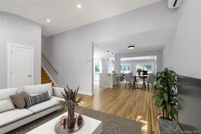 27 Meadowfield Lane, Glen Cove, NY 11542 - Photo 5