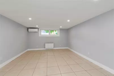 27 Meadowfield Lane, Glen Cove, NY 11542 - Photo 17