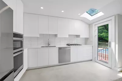 27 Meadowfield Lane, Glen Cove, NY 11542 - Photo 7