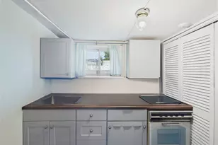 554 S 8th St, Lindenhurst, NY 11757 - Photo 21