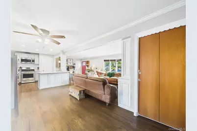 554 S 8th Street, Lindenhurst, NY 11757 - Photo 9