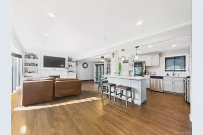 554 S 8th Street, Lindenhurst, NY 11757 - Photo 5