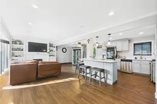 554 S 8th St, Lindenhurst, NY 11757 - Photo 5