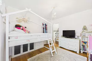 554 S 8th St, Lindenhurst, NY 11757 - Photo 13