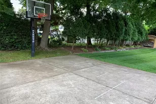 10 Dellwood Rd, White Plains, NY 10605 - Photo 25