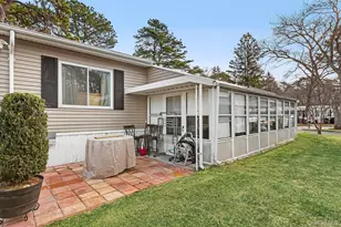 525 Riverleigh Ave, Riverhead, NY 11901 - Photo 13