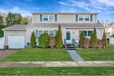 15 Macon Street, Lindenhurst, NY 11757 - Photo 1
